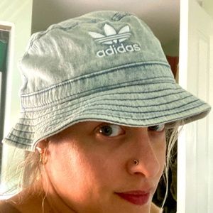 ADIDAS  DENIM BUCKET HAT